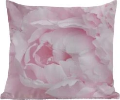 Sierkussen - En Bovenaanzicht Van Een Pioenroos - Multicolor - 50 Cm X 50 Cm