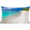 Sierkussens - Kussen - Uitzicht Vanaf Het Tropische Strand Op Het Azuurblauwe Water - 50x30 Cm - Kussen Van Katoen