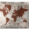 Buitenkussens - Tuin - Donkerrode Wereldkaart Versierd Met Illustraties Van Bloemen - 50x30 Cm -Pillowmonkey 1200x746 11