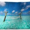 Sierkussen Hangmat Op Het Strand Voor Buiten - Een Hangmat Die Omringd Is Door Het Lichtblauwe Water - 50x30 Cm - Rechthoekig Weerbestendig Tuinkussen / Tuinmeubelkussen Van Polyester