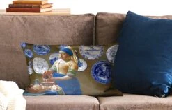 Kussenhoes 50x30 Cm - Meisje Met De Parel - Melkmeisje - Delfts Blauw - Katoen / Polyester - Voor Binnen -Pillowmonkey 1200x771 168