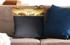 Sierkussens - Kussen - Een Illustratie Van Een Zonsopgang Bij Een Afrikaans Landschap - 50x50 Cm - Kussen Van Katoen -Pillowmonkey 1200x771 424