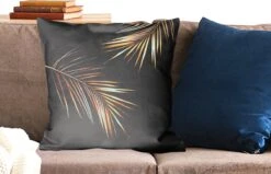 Sierkussens - Kussen - Twee Gouden Bladeren Op Een Zwarte Achtergrond - 60x60 Cm - Kussen Van Katoen 18 Sierkussens - Kussen - Twee Gouden Bladeren Op Een Zwarte Achtergrond - 60x60 Cm - Kussen Van Katoen -Pillowmonkey 1200x771 437