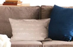 Sierkussens - Kussen - Luxe Patroon Van Roségouden Ruiten Tegen Een Roze Achtergrond - 50x30 Cm - Kussen Van Katoen 22 Sierkussens - Kussen - Luxe Patroon Van Roségouden Ruiten Tegen Een Roze Achtergrond - 50x30 Cm - Kussen Van Katoen -Pillowmonkey 1200x771 519