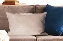 Sierkussens - Kussen - Luxe Patroon Van Kleine En Roségouden Zeshoeken Op Een Roze Achtergrond - 60x40 Cm - Kussen Van Katoen -Pillowmonkey 1200x771 550