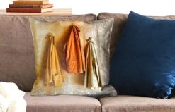 Sierkussens - Kussen - Jassen Aan Een Okergele Muur - 50x50 Cm - Kussen Van Katoen 21 Sierkussens - Kussen - Jassen Aan Een Okergele Muur - 50x50 Cm - Kussen Van Katoen -Pillowmonkey 1200x771 576