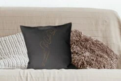 Kussenhoes 45x45 Cm - Vrouw - Zwart - Goud - Line Art - Katoen / Polyester - Voor Binnen 10 Kussenhoes 45x45 Cm - Vrouw - Zwart - Goud - Line Art - Katoen / Polyester - Voor Binnen -Pillowmonkey 1200x800 1016