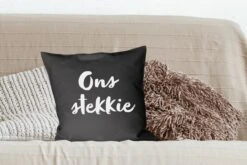 Kussenhoes 45x45 Cm - Liefde - Quotes - Ons Stekkie - Tekst - Thuis - Katoen / Polyester - Voor Binnen -Pillowmonkey 1200x800 1094
