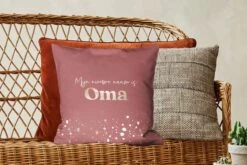 Kussenhoes 45x45 Cm - Je Wordt Oma - Roze - Goud - Spreuken - Katoen / Polyester - Voor Binnen -Pillowmonkey 1200x800 1140