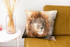 Kussenhoes 40x40 Cm - Leeuw - Krant - Kleuren - Katoen / Polyester - Voor Binnen -Pillowmonkey 1200x800 1161