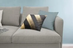 Sierkussens - Kussen - Gouden Verfstrepen Op Een Zwarte Achtergrond - 60x40 Cm - Kussen Van Katoen -Pillowmonkey 1200x800 1316