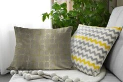 Sierkussens - Kussen - Luxe Patroon Van Lichtgouden Vierkanten Tegen Een Grijze Achtergrond - 60x40 Cm - Kussen Van Katoen 15 Sierkussens - Kussen - Luxe Patroon Van Lichtgouden Vierkanten Tegen Een Grijze Achtergrond - 60x40 Cm - Kussen Van Katoen -Pillowmonkey 1200x800 1361