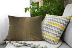 Sierkussens - Kussen - Luxe Patroon Van Glimmende En Gouden Lijnen Op Een Donkergroene Achtergrond - 60x40 Cm - Kussen Van Katoen -Pillowmonkey 1200x800 1420