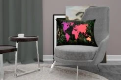 Sierkussens - Kussen - Paarse En Roze Wereldkaart Omlijst Met Tropische Bladeren - 60x40 Cm - Kussen Van Katoen 10 Sierkussens - Kussen - Paarse En Roze Wereldkaart Omlijst Met Tropische Bladeren - 60x40 Cm - Kussen Van Katoen -Pillowmonkey 1200x800 1429