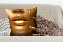 Sierkussens - Kussentjes Woonkamer - 60x60 Cm - Vrouw - Verf - Goud -Pillowmonkey 1200x800 1479