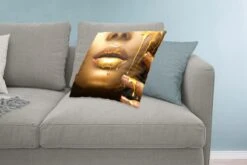 Sierkussens - Kussentjes Woonkamer - 60x60 Cm - Vrouw - Verf - Goud -Pillowmonkey 1200x800 1480