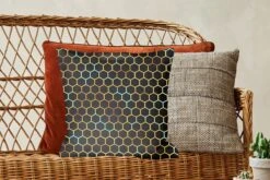 Sierkussens - Kussentjes Woonkamer - 45x45 Cm - Patronen - Hexagon - Goud - Zwart -Pillowmonkey 1200x800 1621