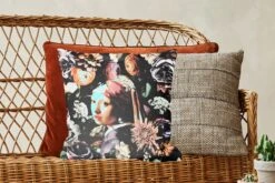 Sierkussens - Kussentjes Woonkamer - 45x45 Cm - Meisje Met De Parel - Bloemen - Vermeer - Pastel - Kunstwerk - Schilderij - Oude Meesters -Pillowmonkey 1200x800 1663