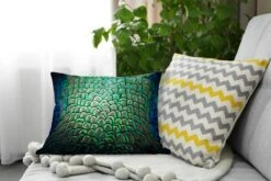 Sierkussens - Kussen - De Gedetailleerde Vacht Van Een Groene Pauw - 50x30 Cm - Kussen Van Katoen -Pillowmonkey 1200x800 1680