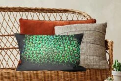 Sierkussens - Kussen - De Gedetailleerde Vacht Van Een Groene Pauw - 50x30 Cm - Kussen Van Katoen -Pillowmonkey 1200x800 1682