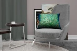 Sierkussens - Kussen - De Gedetailleerde Vacht Van Een Groene Pauw - 50x30 Cm - Kussen Van Katoen -Pillowmonkey 1200x800 1685