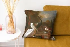 Kussenhoes 40x40 Cm - Een Pelikaan En Ander Gevogelte Bij Een Waterbassin - Schilderij Van Melchior D'Hondecoeter - Katoen / Polyester - Voor Binnen -Pillowmonkey 1200x800 179