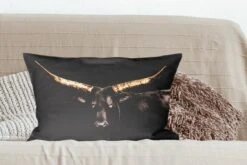 Sierkussens - Kussentjes Woonkamer - 60x40 Cm - Koe - Goud - Zwart -Pillowmonkey 1200x800 1849