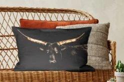 Sierkussens - Kussentjes Woonkamer - 60x40 Cm - Koe - Goud - Zwart -Pillowmonkey 1200x800 1850