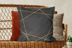 Sierkussens - Kussen - Geometrisch Patroon Van Gouden Lijnen Op Een Zwarte Achtergrond - 60x60 Cm - Kussen Van Katoen -Pillowmonkey 1200x800 1858