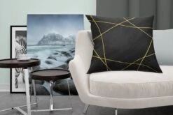 Sierkussens - Kussen - Geometrisch Patroon Van Gouden Lijnen Op Een Zwarte Achtergrond - 60x60 Cm - Kussen Van Katoen -Pillowmonkey 1200x800 1859