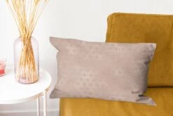 Sierkussens - Kussen - Luxe Patroon Van Kleine En Roségouden Zeshoeken Op Een Roze Achtergrond - 50x30 Cm - Kussen Van Katoen -Pillowmonkey 1200x800 1899