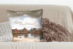 Sierkussens - Kussentjes Woonkamer - 60x60 Cm - Gezicht Op Delft - Schilderij Van Johannes Vermeer -Pillowmonkey 1200x800 1955