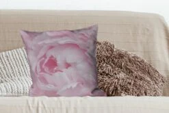 Sierkussen - En Bovenaanzicht Van Een Pioenroos - Multicolor - 50 Cm X 50 Cm -Pillowmonkey 1200x800 2019