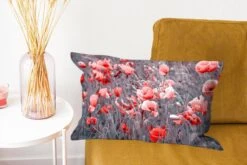 Sierkussens - Kussen - Rode Klaprozen In Een Zwart Wit Afbeelding - 50x30 Cm - Kussen Van Katoen -Pillowmonkey 1200x800 2033