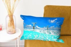 Sierkussens - Kussen - Het Lichtblauwe Water Met Een Hangmat Bij De Indische Oceaan - 50x30 Cm - Kussen Van Katoen 20 Sierkussens - Kussen - Het Lichtblauwe Water Met Een Hangmat Bij De Indische Oceaan - 50x30 Cm - Kussen Van Katoen -Pillowmonkey 1200x800 2051