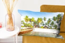 Sierkussens - Kussen - Een Boot Bij Een Tropisch Strand In Het Aziatische Thailand - 60x40 Cm - Kussen Van Katoen 21 Sierkussens - Kussen - Een Boot Bij Een Tropisch Strand In Het Aziatische Thailand - 60x40 Cm - Kussen Van Katoen -Pillowmonkey 1200x800 2105