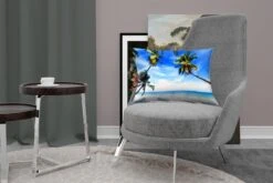 Sierkussens - Kussen - Palmbomen Zorgen Voor Schaduw Bij Een Tropisch Strand - 50x30 Cm - Kussen Van Katoen -Pillowmonkey 1200x800 2204