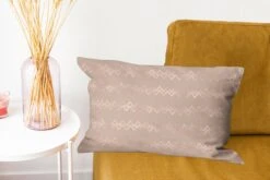 Sierkussens - Kussen - Luxe Patroon Van Roségouden Ruiten Tegen Een Roze Achtergrond - 50x30 Cm - Kussen Van Katoen 20 Sierkussens - Kussen - Luxe Patroon Van Roségouden Ruiten Tegen Een Roze Achtergrond - 50x30 Cm - Kussen Van Katoen -Pillowmonkey 1200x800 2211