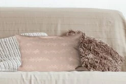 Sierkussens - Kussen - Luxe Patroon Van Roségouden Ruiten Tegen Een Roze Achtergrond - 50x30 Cm - Kussen Van Katoen 21 Sierkussens - Kussen - Luxe Patroon Van Roségouden Ruiten Tegen Een Roze Achtergrond - 50x30 Cm - Kussen Van Katoen -Pillowmonkey 1200x800 2212