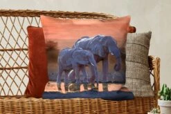 Sierkussen - Twee Olifanten Bij Zonsondergang - Multicolor - 60 Cm X 60 Cm -Pillowmonkey 1200x800 2331