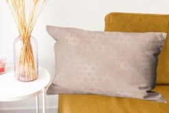 Sierkussens - Kussen - Luxe Patroon Van Kleine En Roségouden Zeshoeken Op Een Roze Achtergrond - 60x40 Cm - Kussen Van Katoen -Pillowmonkey 1200x800 2369