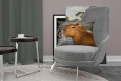 Sierkussens - Kussen - Een Close Up Van Het Hoofd Van Een Capibara - 50x30 Cm - Kussen Van Katoen -Pillowmonkey 1200x800 2439