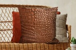 Kussenhoes 60x60 Cm - Het Bruine Leder Van Een Krokodil - Katoen / Polyester - Voor Binnen -Pillowmonkey 1200x800 246