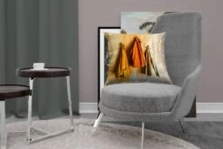 Sierkussens - Kussen - Jassen Aan Een Okergele Muur - 50x50 Cm - Kussen Van Katoen 16 Sierkussens - Kussen - Jassen Aan Een Okergele Muur - 50x50 Cm - Kussen Van Katoen -Pillowmonkey 1200x800 2503