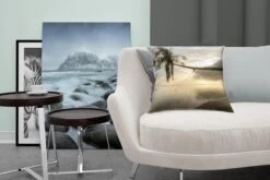 Sierkussens - Kussen - Overhangende Palmboom Op Het Strand Van Mo'orea - 40x40 Cm - Kussen Van Katoen -Pillowmonkey 1200x800 2556