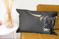 Sierkussens - Kussentjes Woonkamer - 60x40 Cm - Schotse Hooglander - Goud - Vacht - Dieren - Koe -Pillowmonkey 1200x800 2594