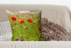Sierkussens - Kussentjes Woonkamer - 60x60 Cm - Lente - Bloemen - Rood - Klaproos - Gras - Groen -Pillowmonkey 1200x800 2609