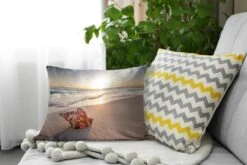Sierkussens - Kussen - Zeeschelp Op Het Strand Bij Zonsondergang - 50x30 Cm - Kussen Van Katoen -Pillowmonkey 1200x800 2632