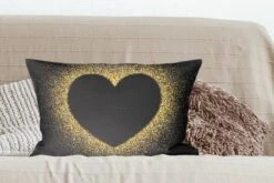 Sierkussens - Kussentjes Woonkamer - 60x40 Cm - Gouden Hart Op Een Zwarte Achtergrond -Pillowmonkey 1200x800 2685