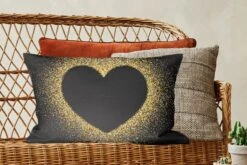 Sierkussens - Kussentjes Woonkamer - 60x40 Cm - Gouden Hart Op Een Zwarte Achtergrond -Pillowmonkey 1200x800 2686